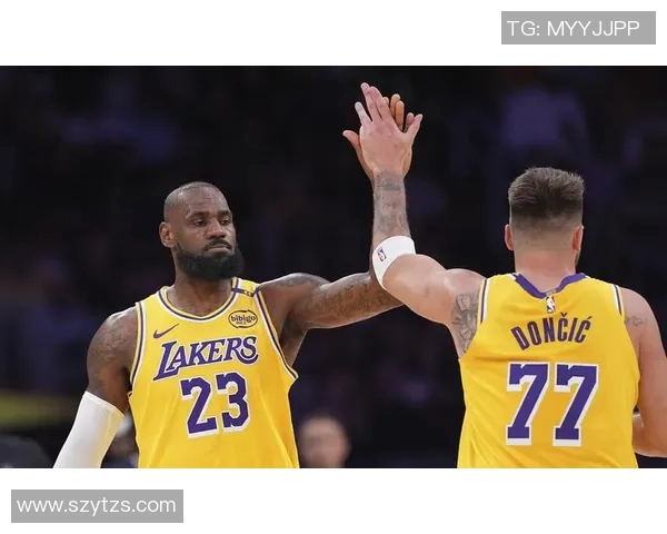 詹姆斯带领湖人逆转胜勇士，继续领跑西部排名